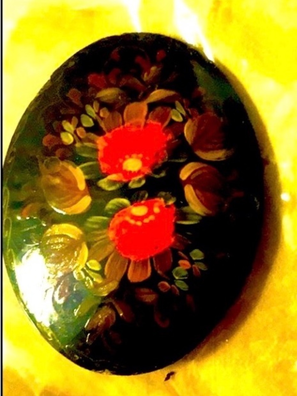 NWT Hand-Painted Floral Russian Folk Art lacquer pin Oval Brooch Vintage